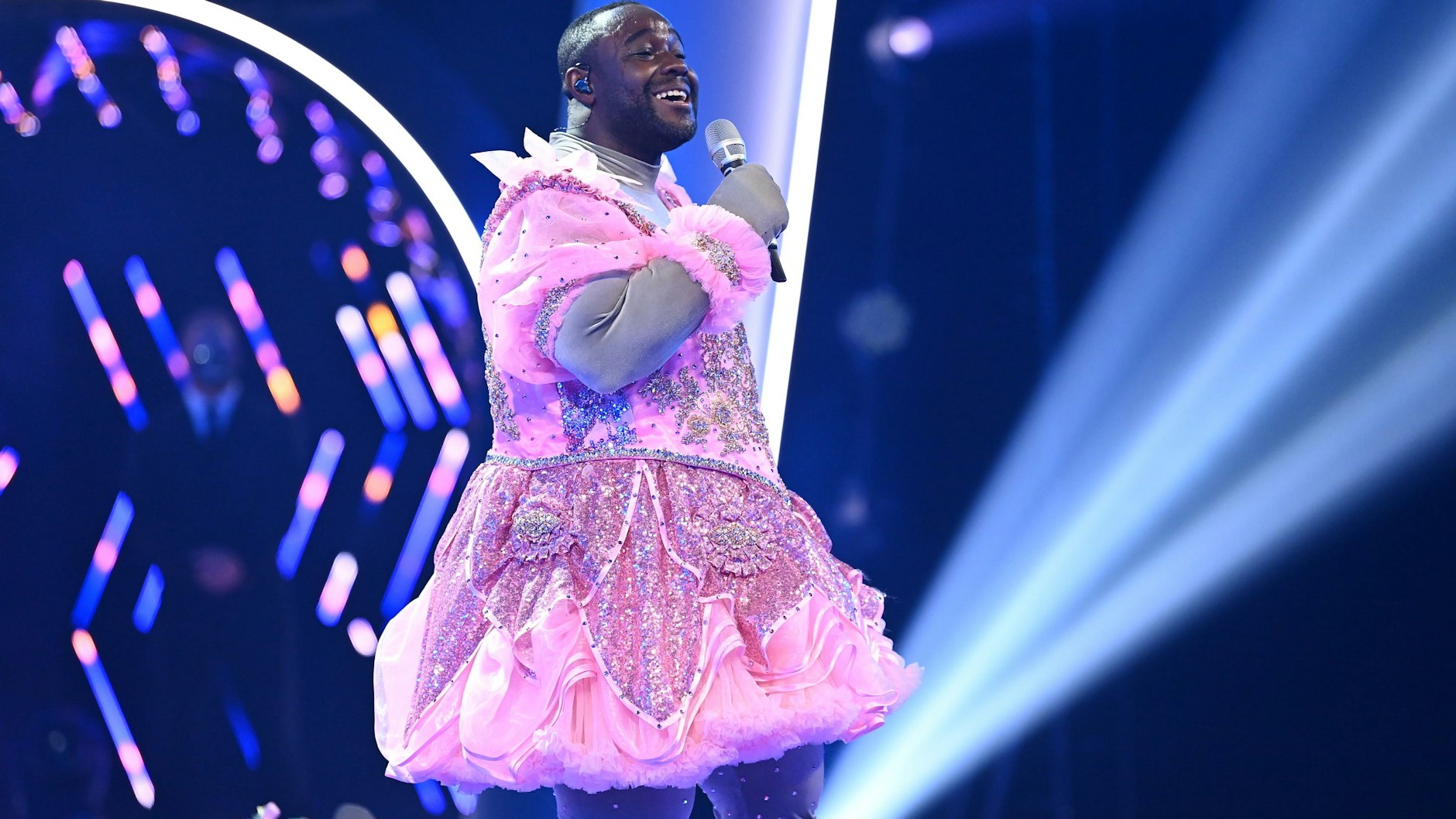 Der TV-Koch Nelson Müller steckte in dem Kostüm eines Ballett-Nilpferds.&nbsp;