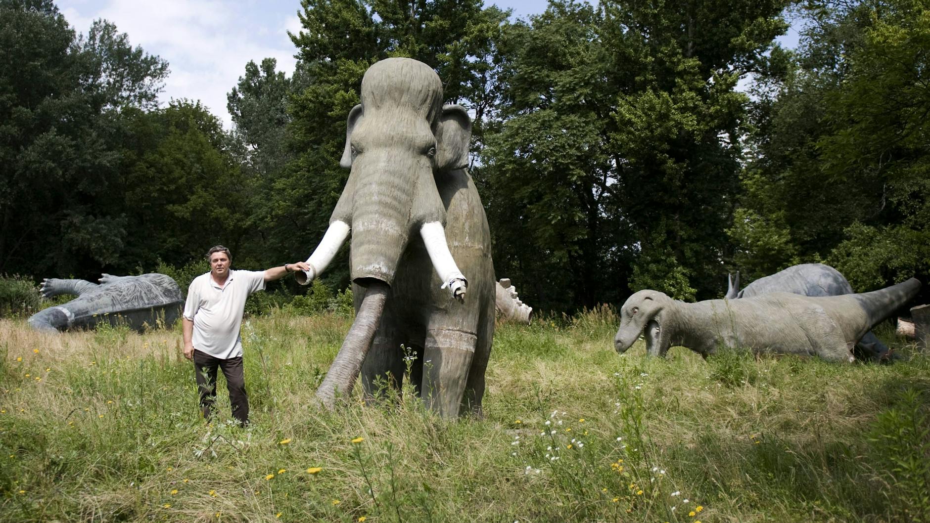 Norbert Witte, ehemaliger Betreiber vom Spreepark, steht auf dem Gelände seines Vergnügungsparks in Berlin-Treptow.