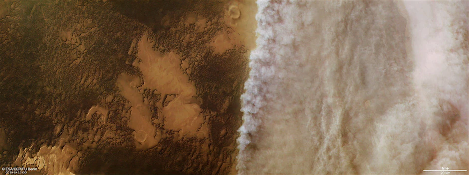 Echtfarbenbild einer lokalen Staubsturmfront auf dem Mars im irdischen Jahr 2018.