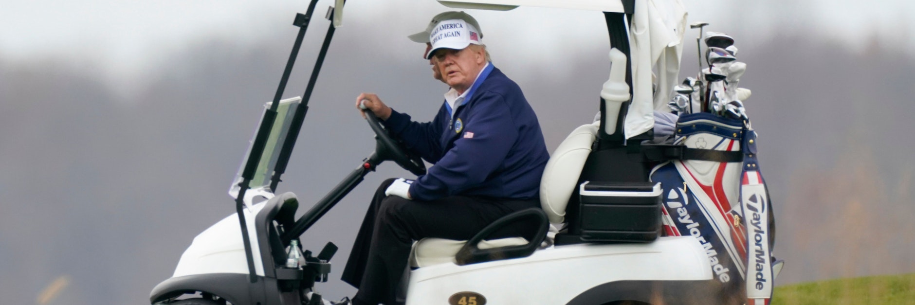 Zum Kern von Donald Trumps wochenlangem Kampf um den Machterhalt gehörte, die geordnete Übergabe der Amtsgeschäfte an Wahlsieger Joe Biden zu blockieren. Nun lenkt er widerwillig ein.