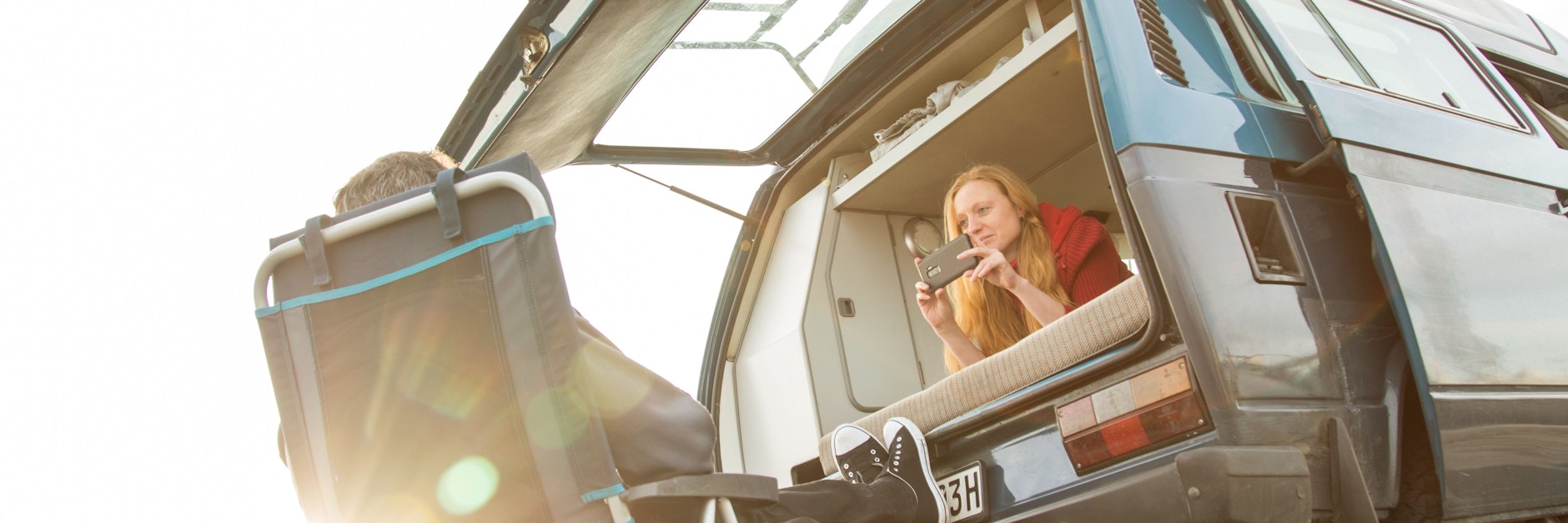 Offen für neue Perspektiven: Der VW „Bulli“ Transporter (hier: Typ T3) mit großer Heckklappe und seitlicher Schiebetür ist mittlerweile eine klassische Grundlage für den Umbau.&nbsp;