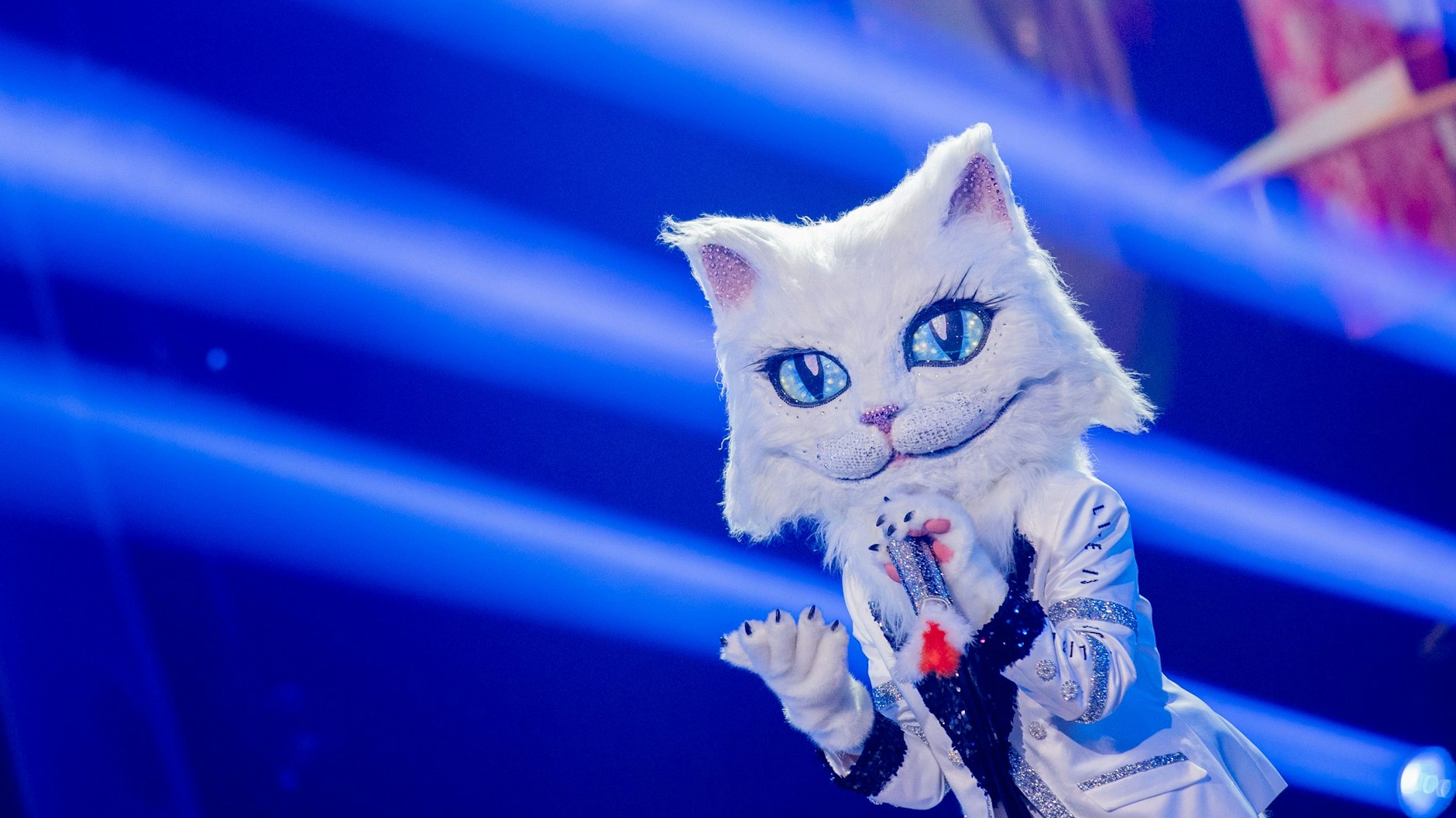 Die Katze wurde bereits enthüllt, im Kostüm steckte Vicky Leandros.