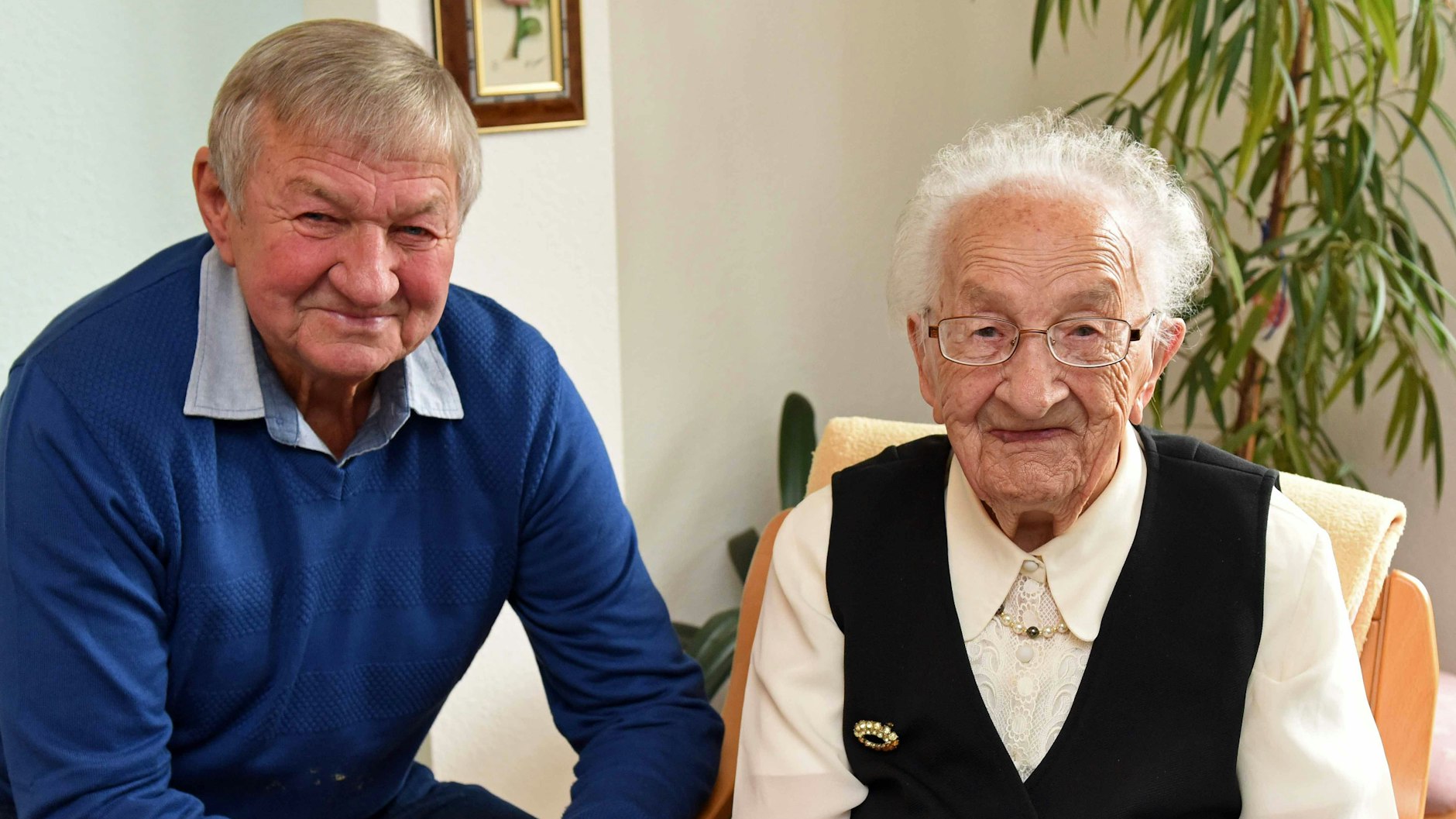 Asta Hasse mit ihrem Sohn.