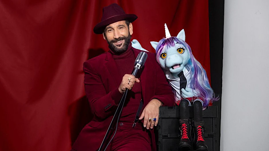 Die meisten kennen Massimo Sinató als Profitänzer der Sendung „Let’s Dance“. Jetzt macht er mit bei&nbsp;„Pretty in Plüsch“.