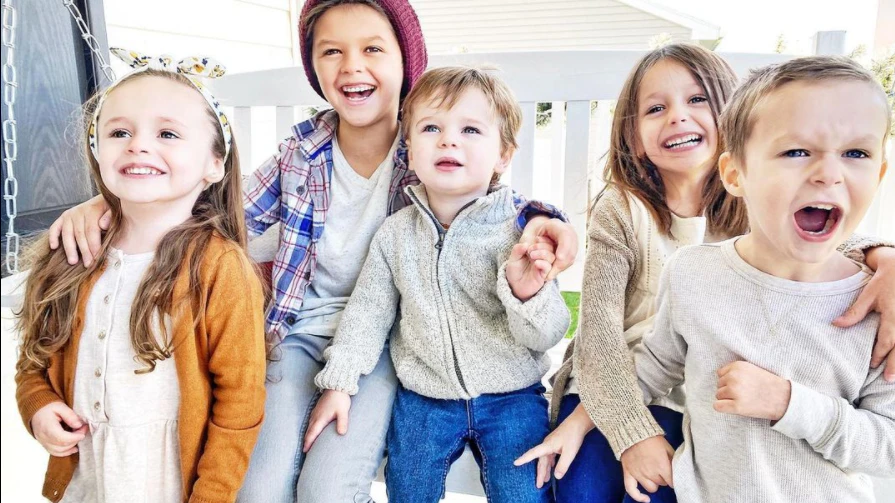 Vier Adoptiv-Kinder, dazu ein eigener Sohn – eigentlich war die Familie schon vor der Geburt der Vierlinge nicht gerade klein.