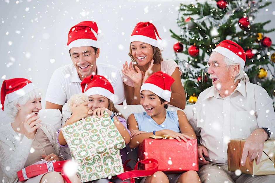 Composite image of Little girl opening christmas present against snow falling model released Symbolfoto PUBLICATIONxINxGERxSUIxAUTxONLY Copyright: xWavebreakmediaMicrox Panthermedia13676442