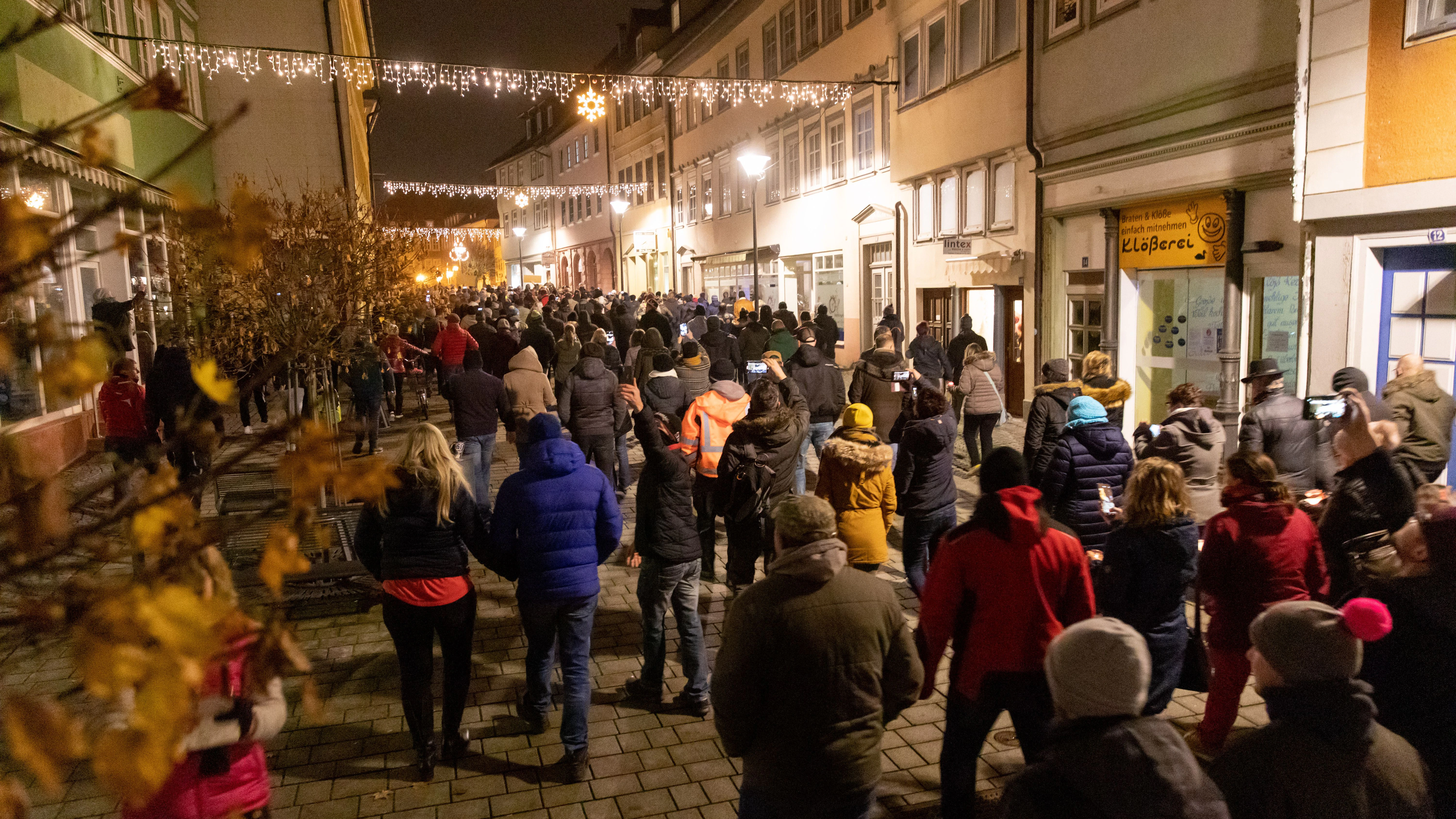 Rund 400 Menschen hatten gegen die verschärften Corona-Regeln in Hildburghausen protestiert.