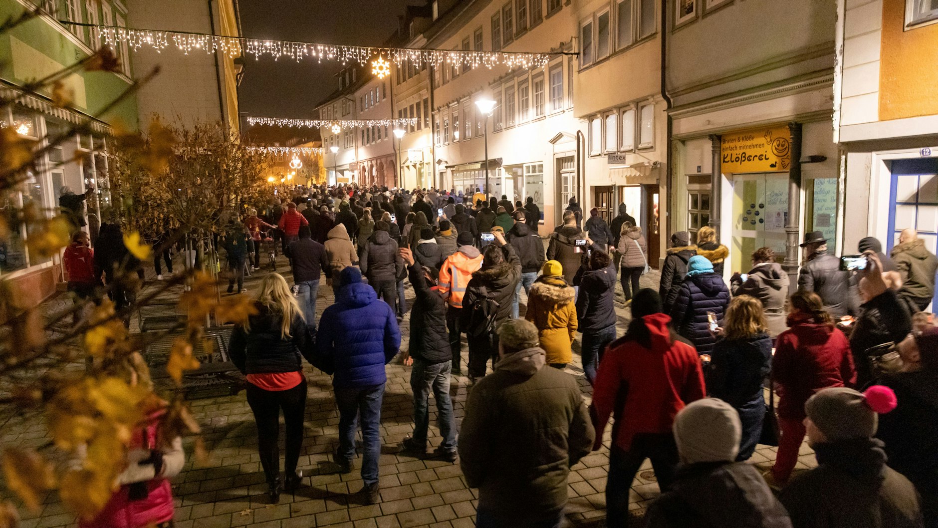 Rund 400 Menschen hatten gegen die verschärften Corona-Regeln in Hildburghausen protestiert.