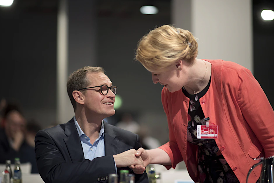 Franziska Giffey und Michael Müller auf dem Landesparteitag der Berliner SPD in Berlin 2018.&nbsp;