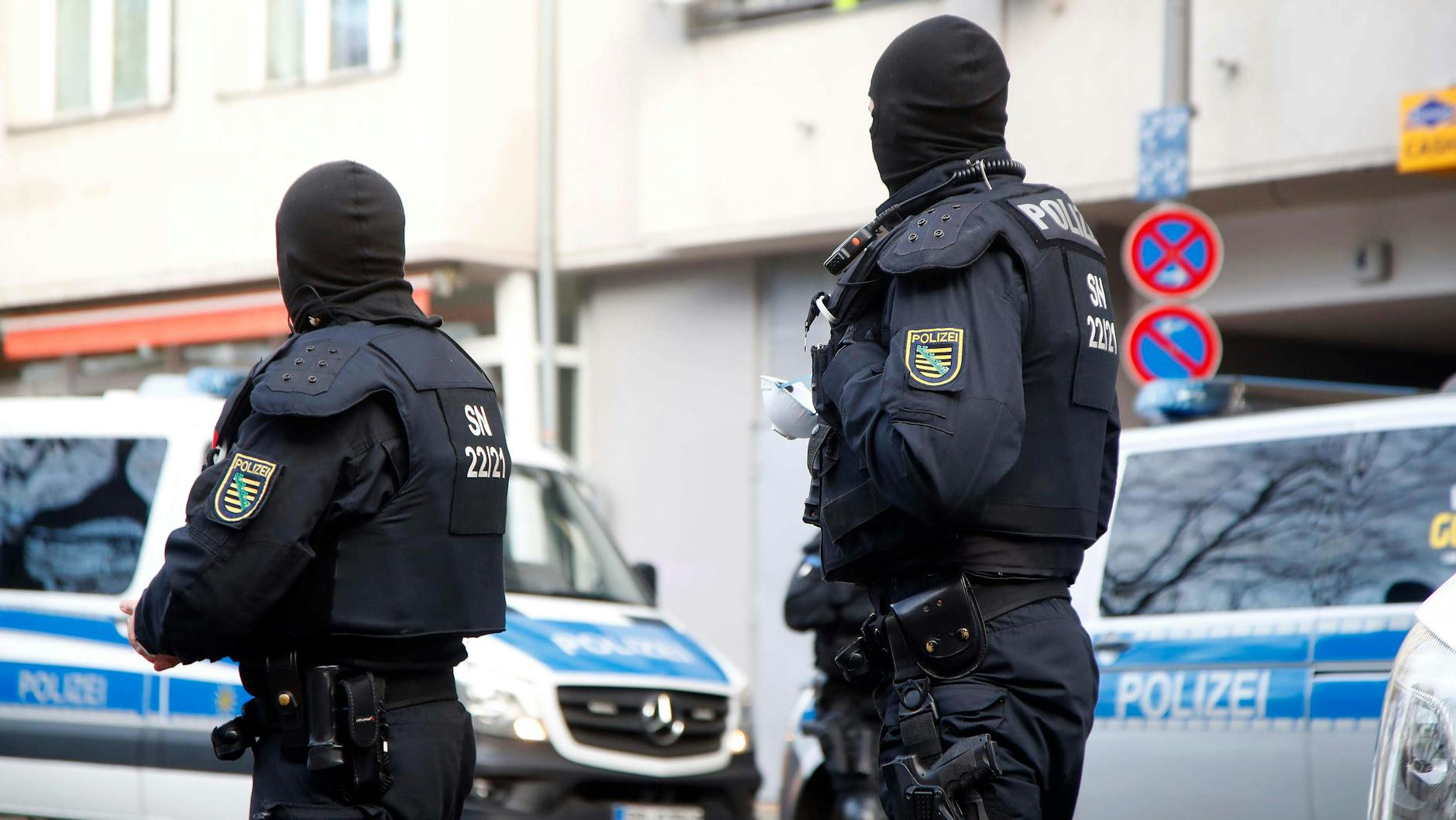 Polizisten durchsuchten am Donnerstag die Räumlichkeiten des Neuköllner Moscheevereins. (Symbolbild)