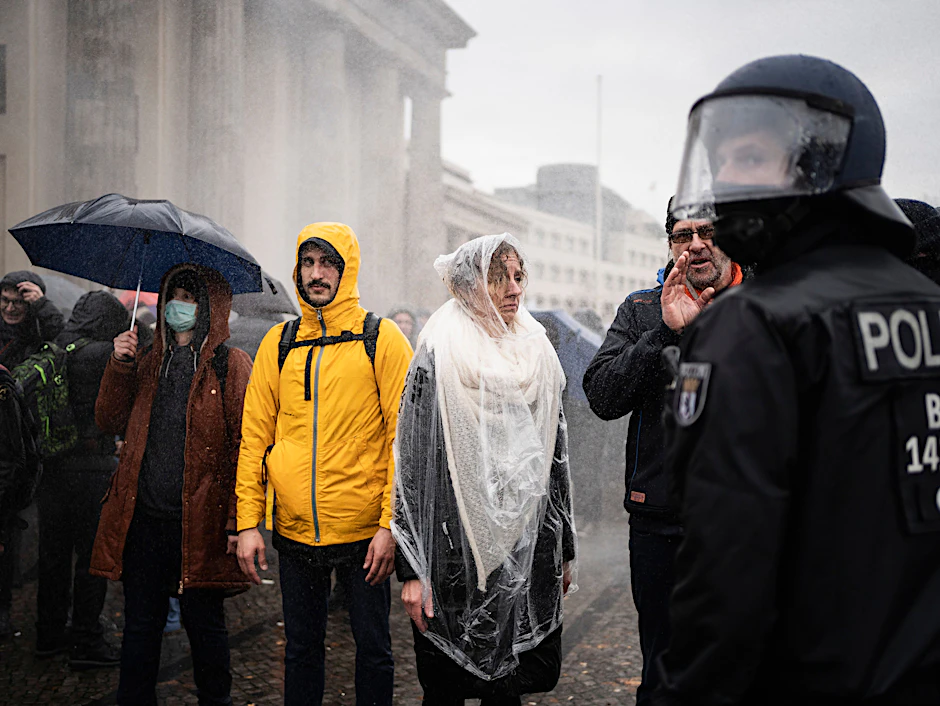 Protest gegen das neue Infektionsschutzgesetz vor dem Brandenburger Tor.<br>