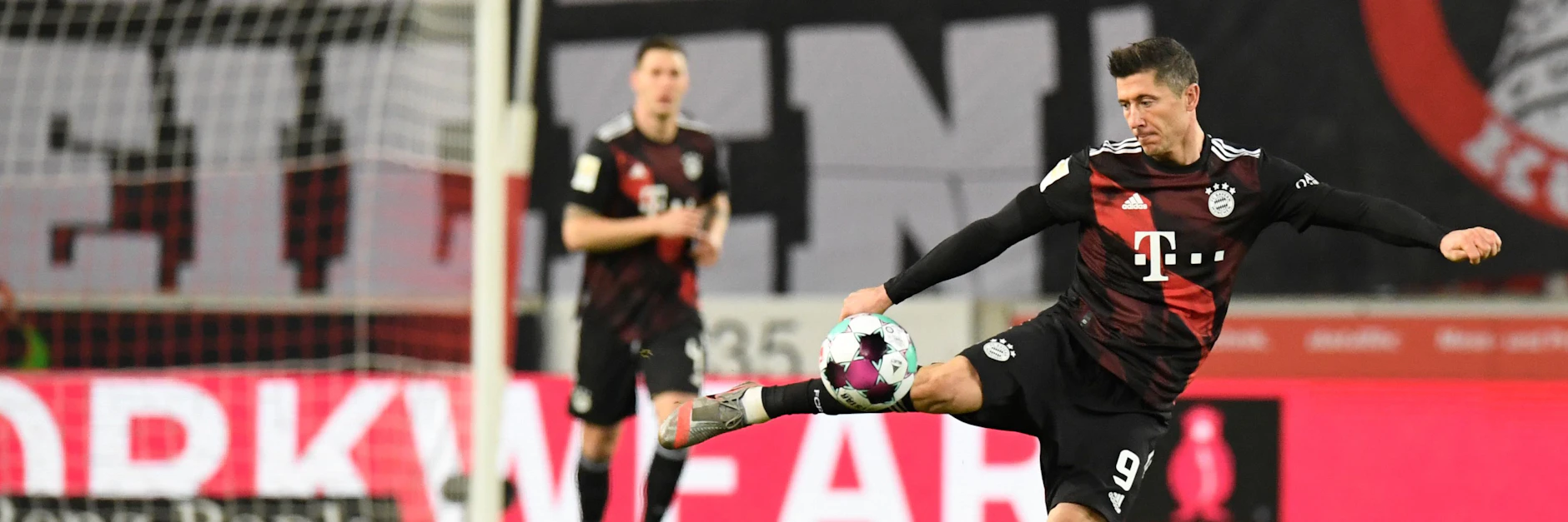 Gute Haltung, guter Abschluss: Bayerns Robert Lewandowski traf auch gegen den VfB Stuttgart