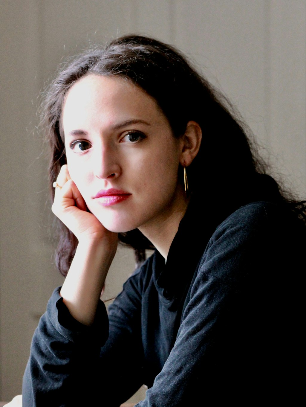 „Der Fremde aus Paris“ Isabella Hammad erzählt von doppeltem Kulturwechsel