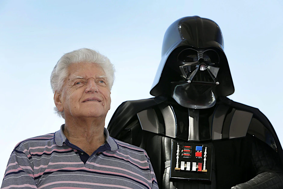 David Prowse spielte Darth Vader.