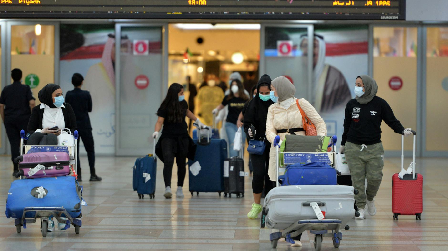 Von Touristen könnten Staaten bei der Einreise den Nachweis einer Corona-Impfung verlangen.
