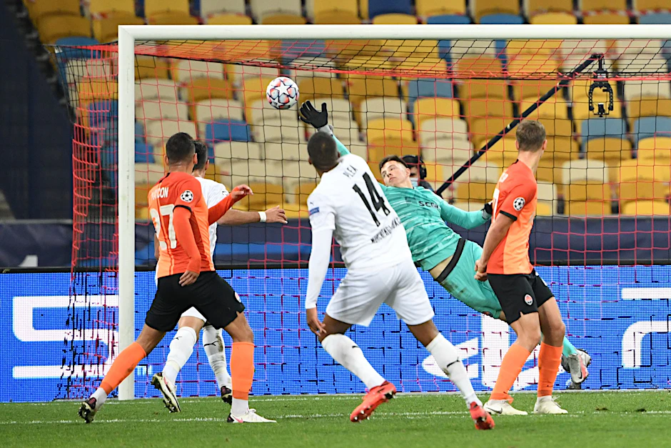 Und drin! Alassane&nbsp;Plea (Nr. 14) knallt den Ball zum zwischenzeitlichen 3:0 in die Maschen.