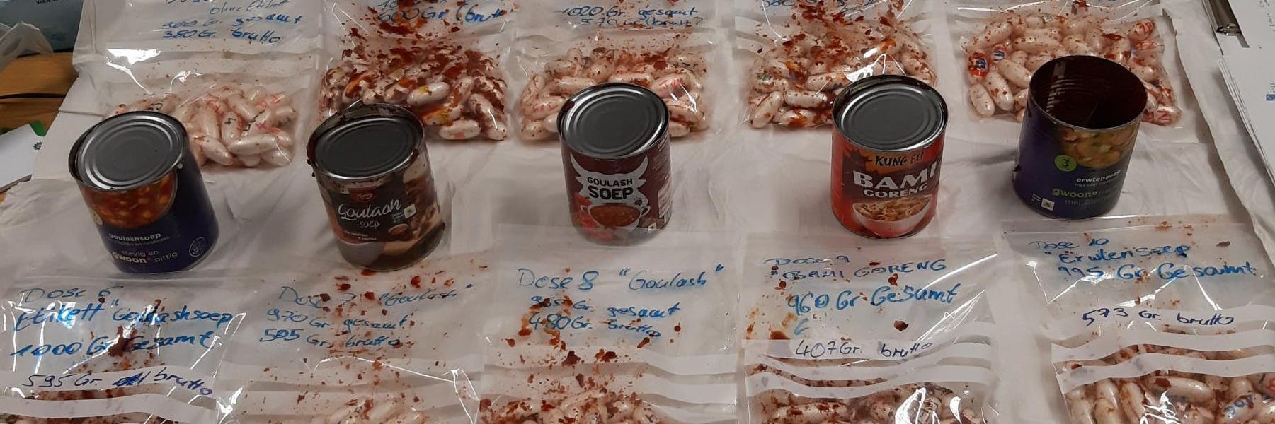 In den Konservendosen steckten mehr als fünf Kilogramm Kokain.