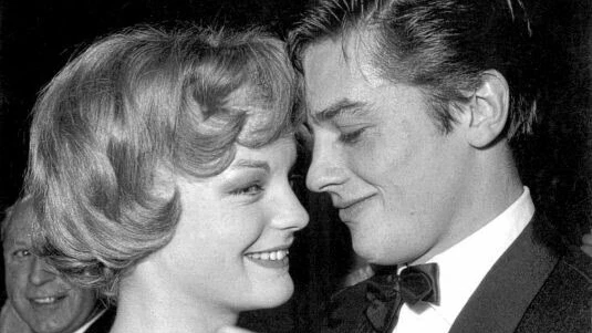 Alain Delon mit Romy Schneider 1959 auf dem Münchener Filmball.&nbsp;