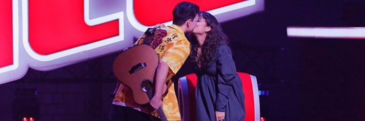 Sie muss Abschied nehmen von der "The Voice of Germany"-Bühne: Nico küsst seine Hannah. 