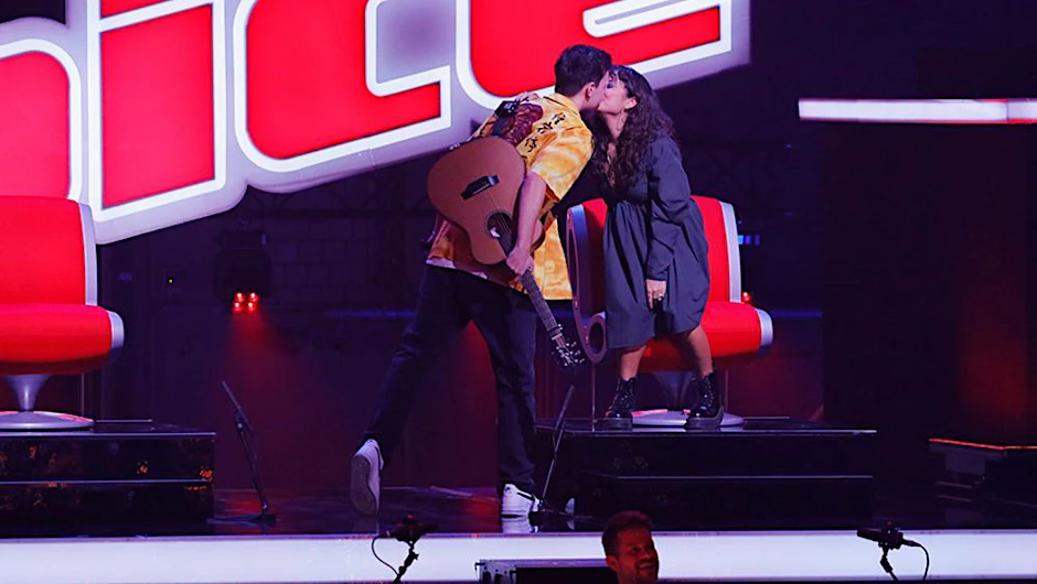 Sie muss Abschied nehmen von der "The Voice of Germany"-Bühne:&nbsp;Nico küsst seine Hannah.&nbsp;