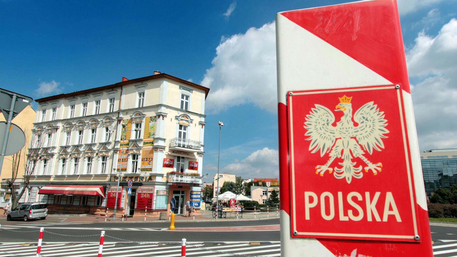 Grenzmarkierung Polens an der deutsch-polnischen Staatsgrenze in Slubice an der Oder.