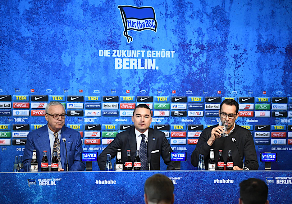 Investor Lars Windhorst (M.) geht es bei Hertha nicht schnell genug. Präsident Werner Gegenbauer (l.) und Manager Michael Preetz agieren in der Corona-Krise lieber vorsichtiger.