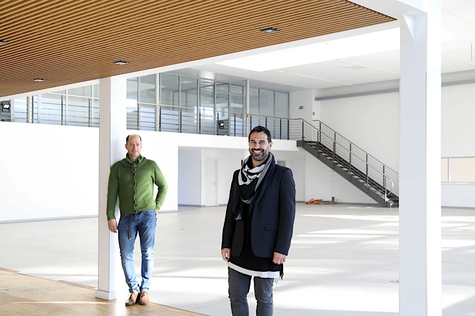 Ralf Sochaczewsky (47) und David Montero (41) suchen für Chöre Probenräume.