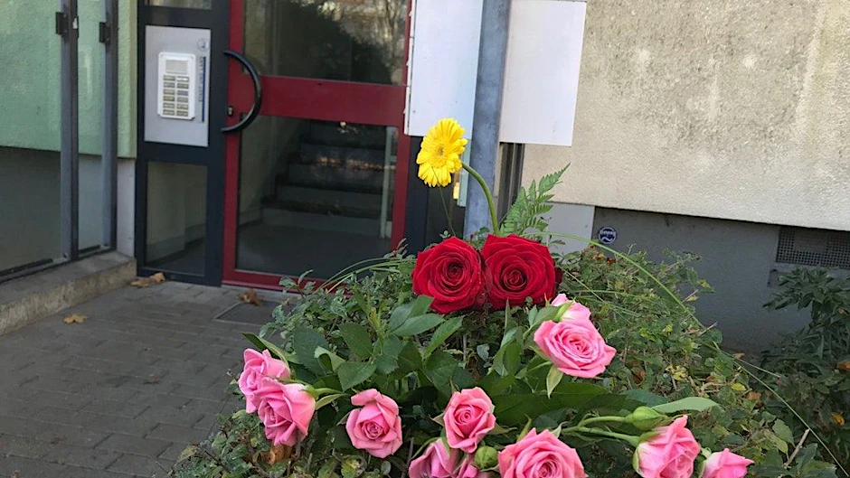 In einer Wohnung an der Köpenicker Landstraße wurde am Mittwochabend die Leiche eines Mädchens gefunden.