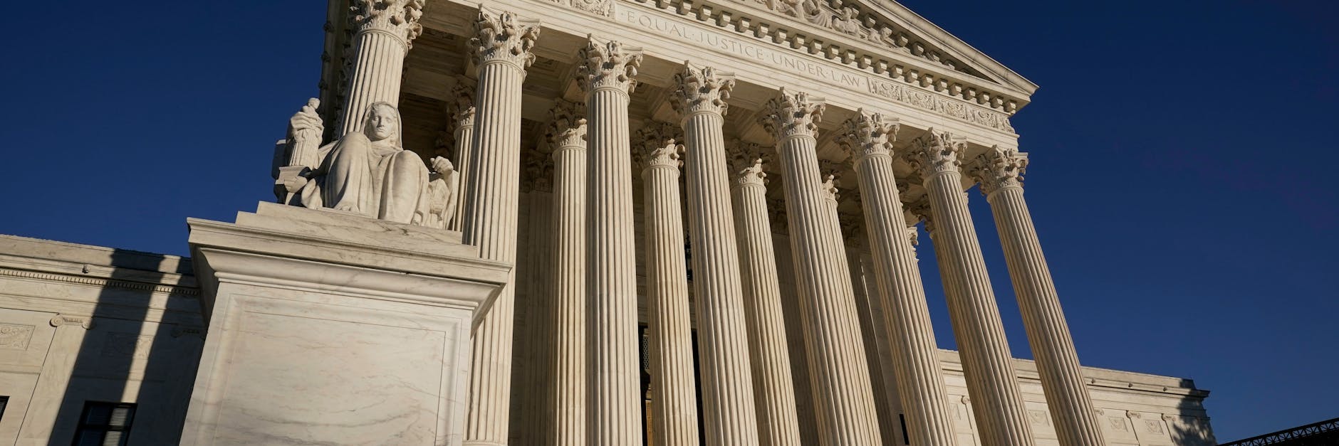 Die US-Wahl scheint knapp auszufallen. Präsident Trump setzt daher auf die Hilfe der Gerichte.