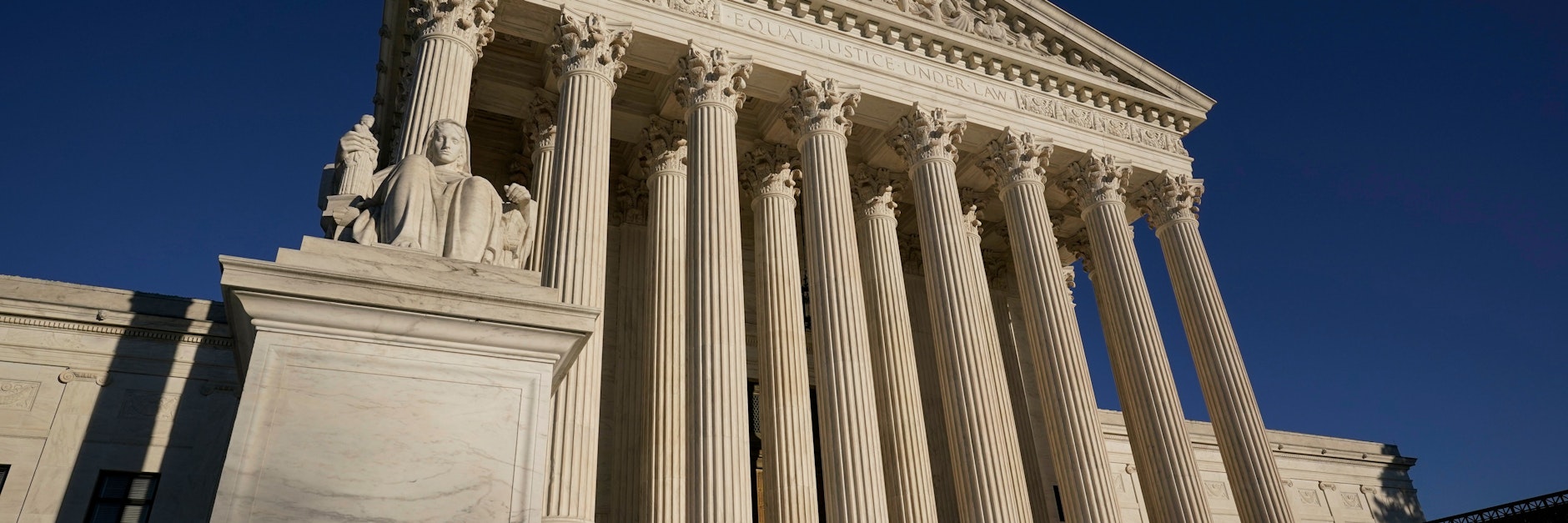 Die US-Wahl scheint knapp auszufallen. Präsident Trump setzt daher auf die Hilfe der Gerichte.