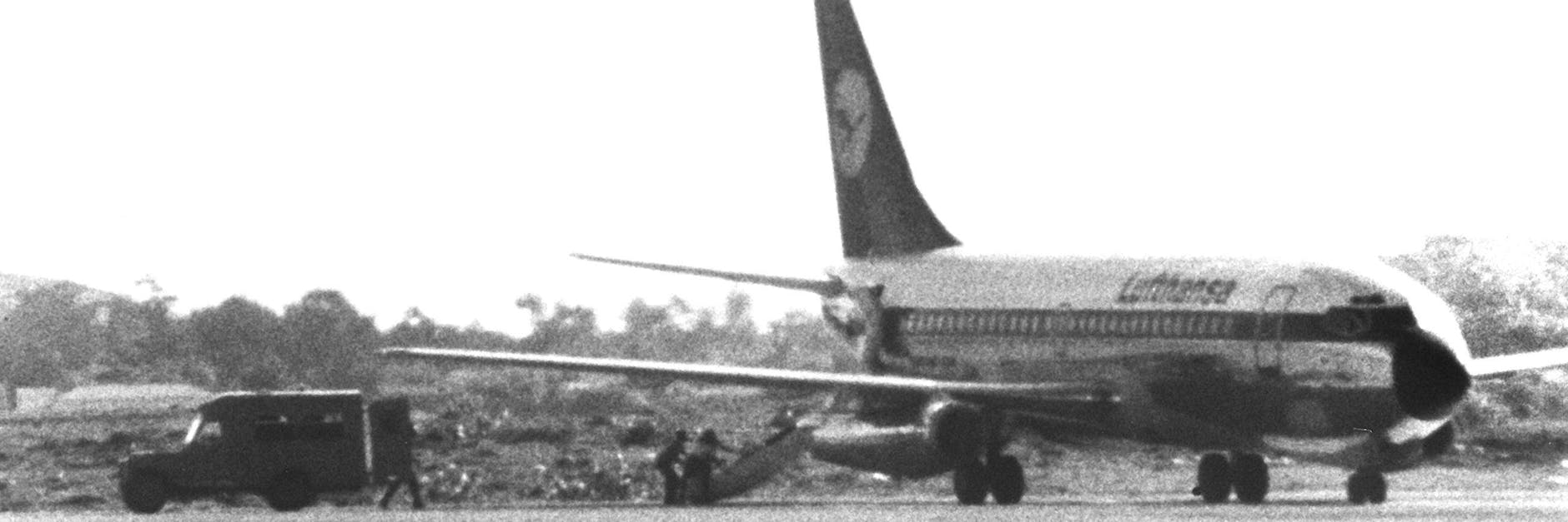 Die entführte „Landshut“ nach der Landung in Mogadischu (Somalia).