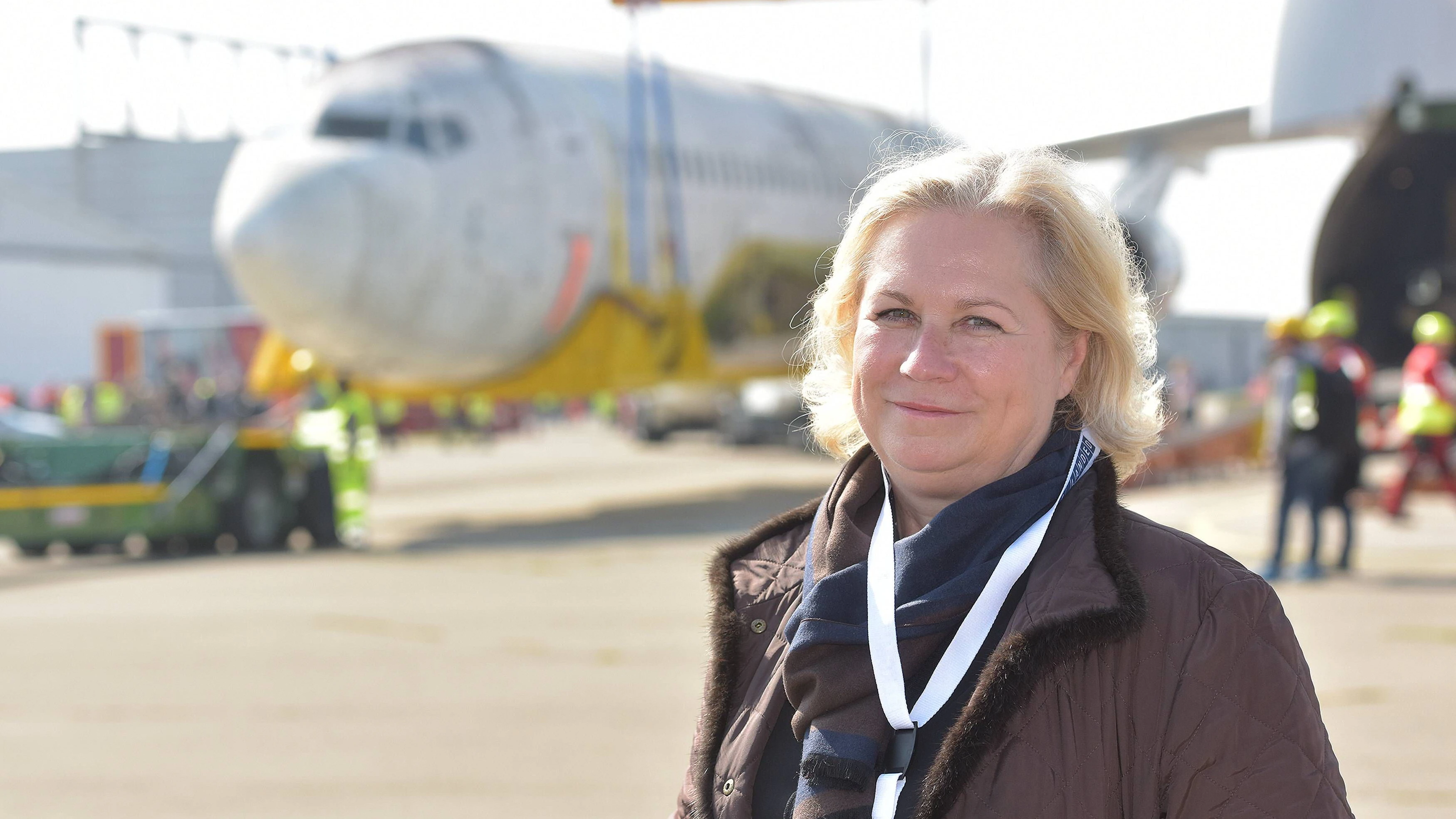 Former flight attendant and hostage Gabriele von Lutzau in front of the Landshut in Friedrichshafen.