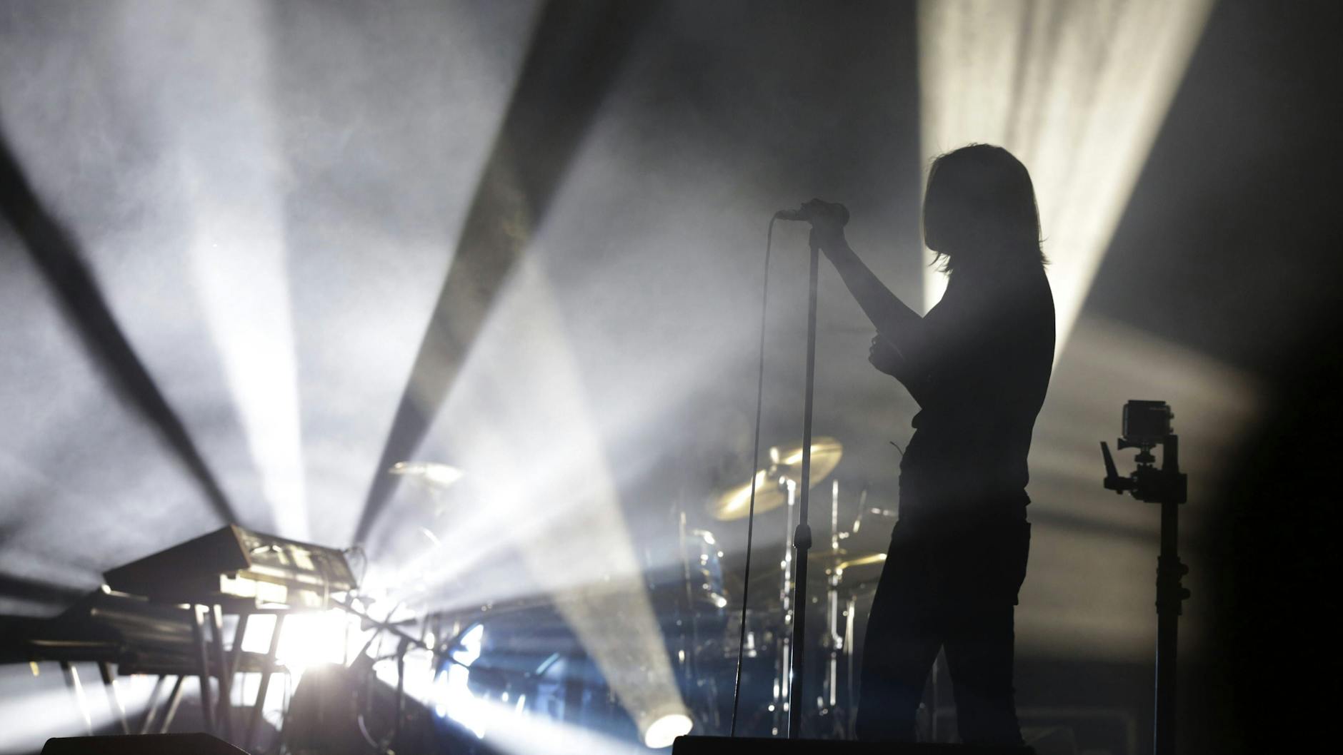 Beth Gibbons von der Band Portishead bei einem Konzert.