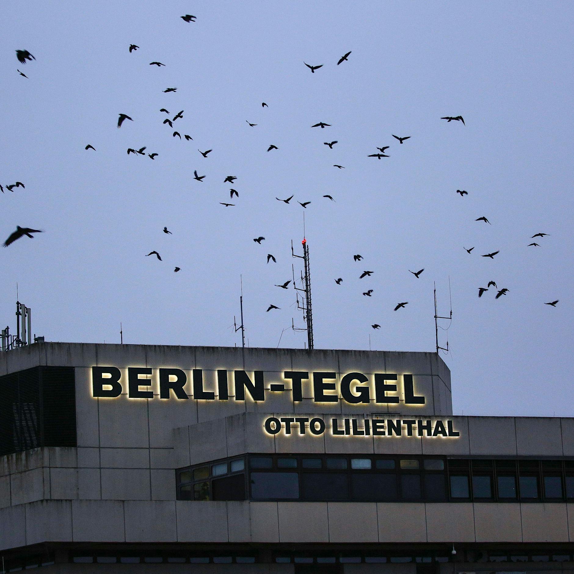 So berührend verabschieden sich Berliner von ihrem Flughafen Tegel