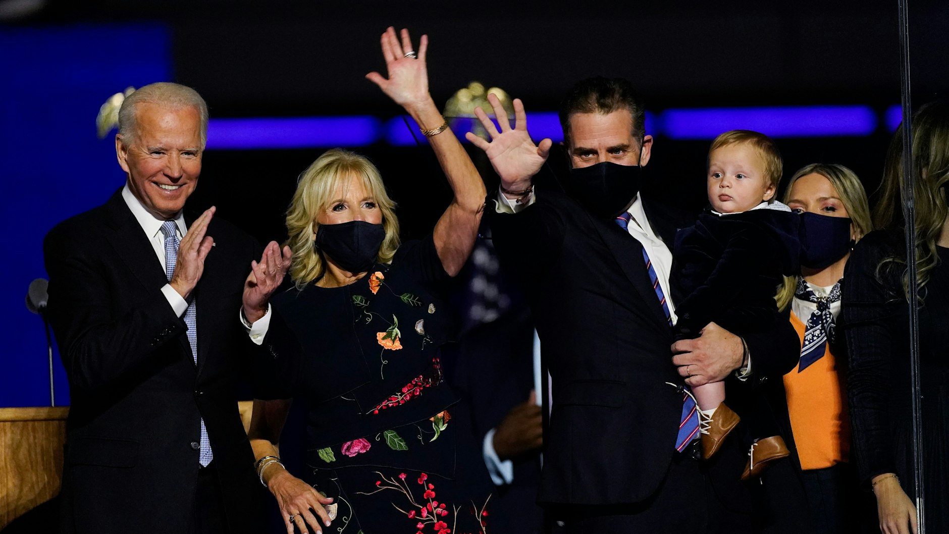 Joe und Jill Biden mit Sohn Hunter und dessen Familie beim Auftritt nach dem Wahlsieg.