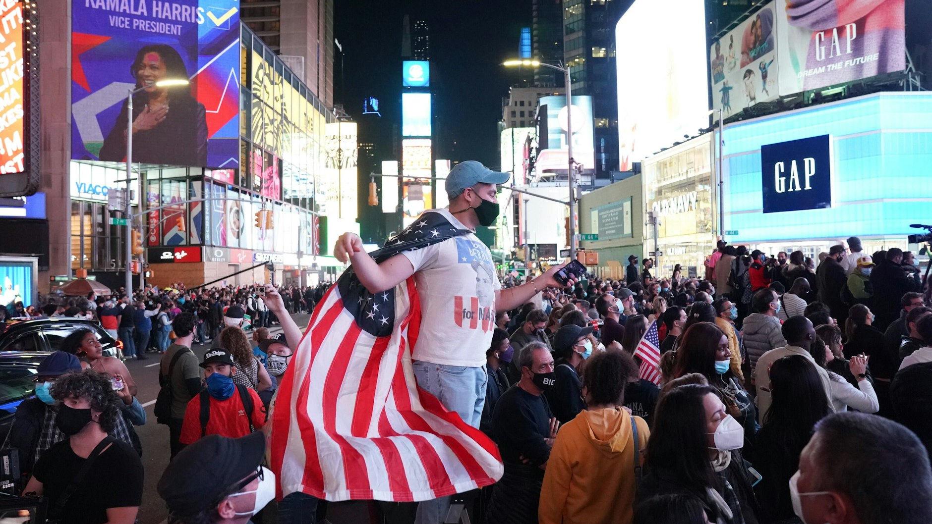 Am Times Square feierten die New Yorker den Wahlsieg des Demokraten Joe Biden.