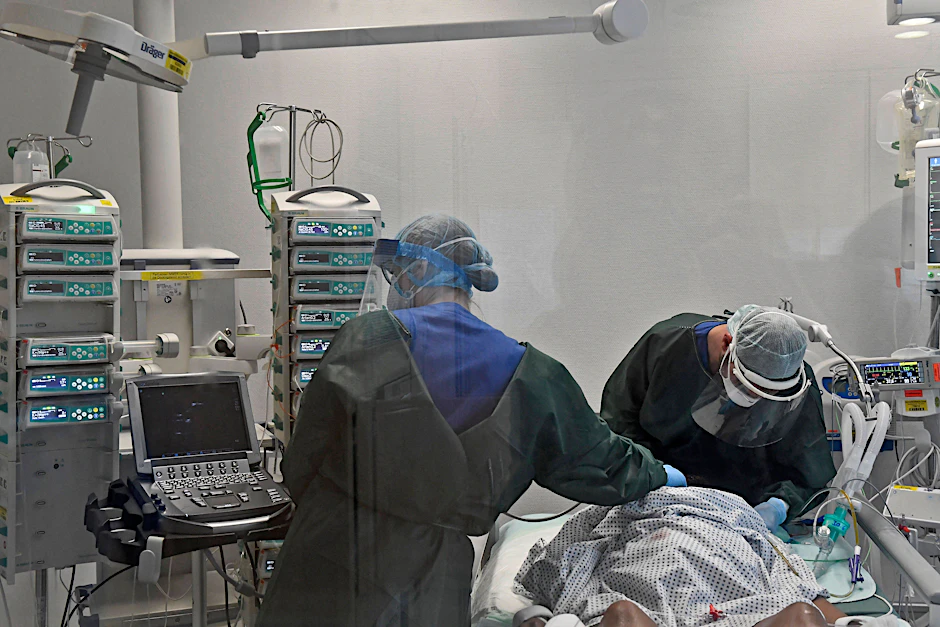 Die Betreuung eines beatmeten Covid-19-Patienten ist wegen des hohen Personaleinsatzes teuer.