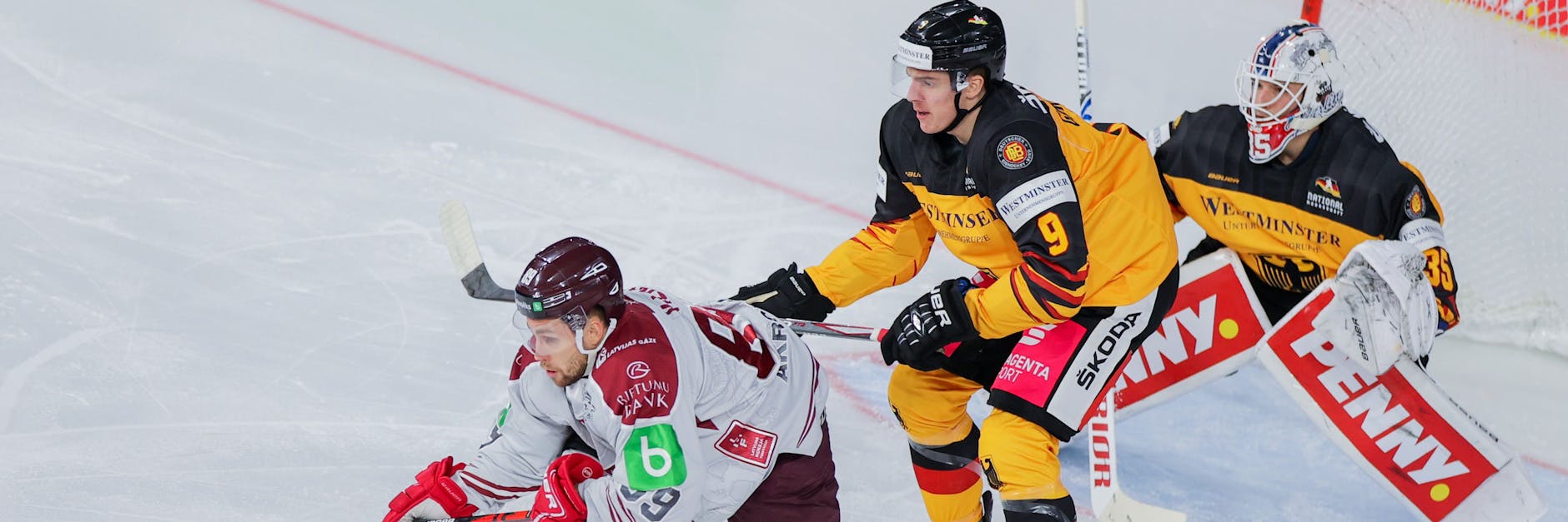 Die Eisbären Leon Gawanke und Mathias Niederberger harmonieren auch im DEB-Dress.
