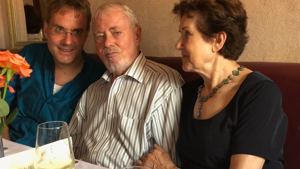 Vor zwei Jahren feierte die Familie den 80. Geburtstag von Hellmut Richters Ehefrau Ingrid. Das Bild zeigt Sohn Matthias, Hellmut und Ingrid Richter (v. li.) gemeinsam.