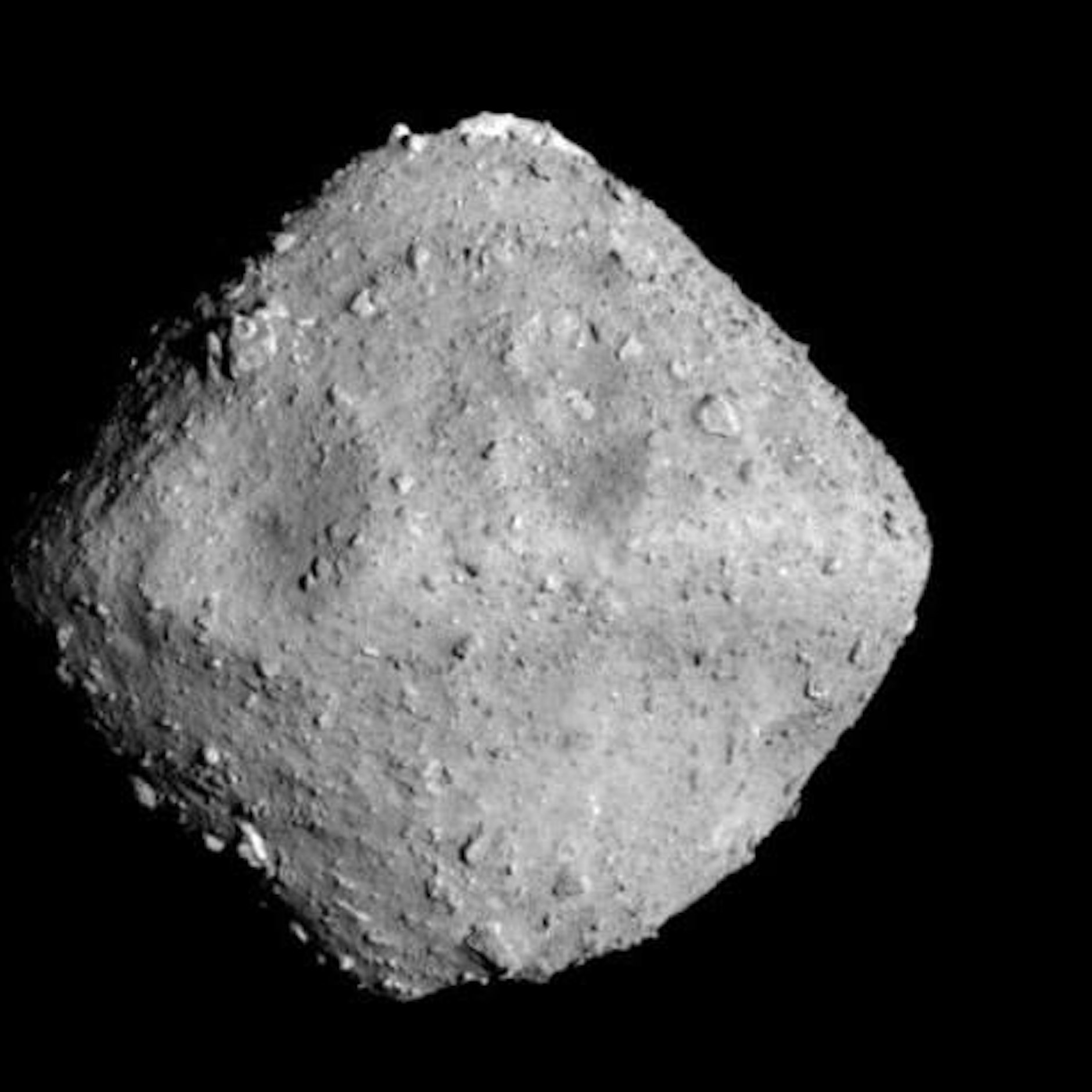Der Asteroid Ryugu, fotografiert aus etwa 22 Kilometern Entfernung.