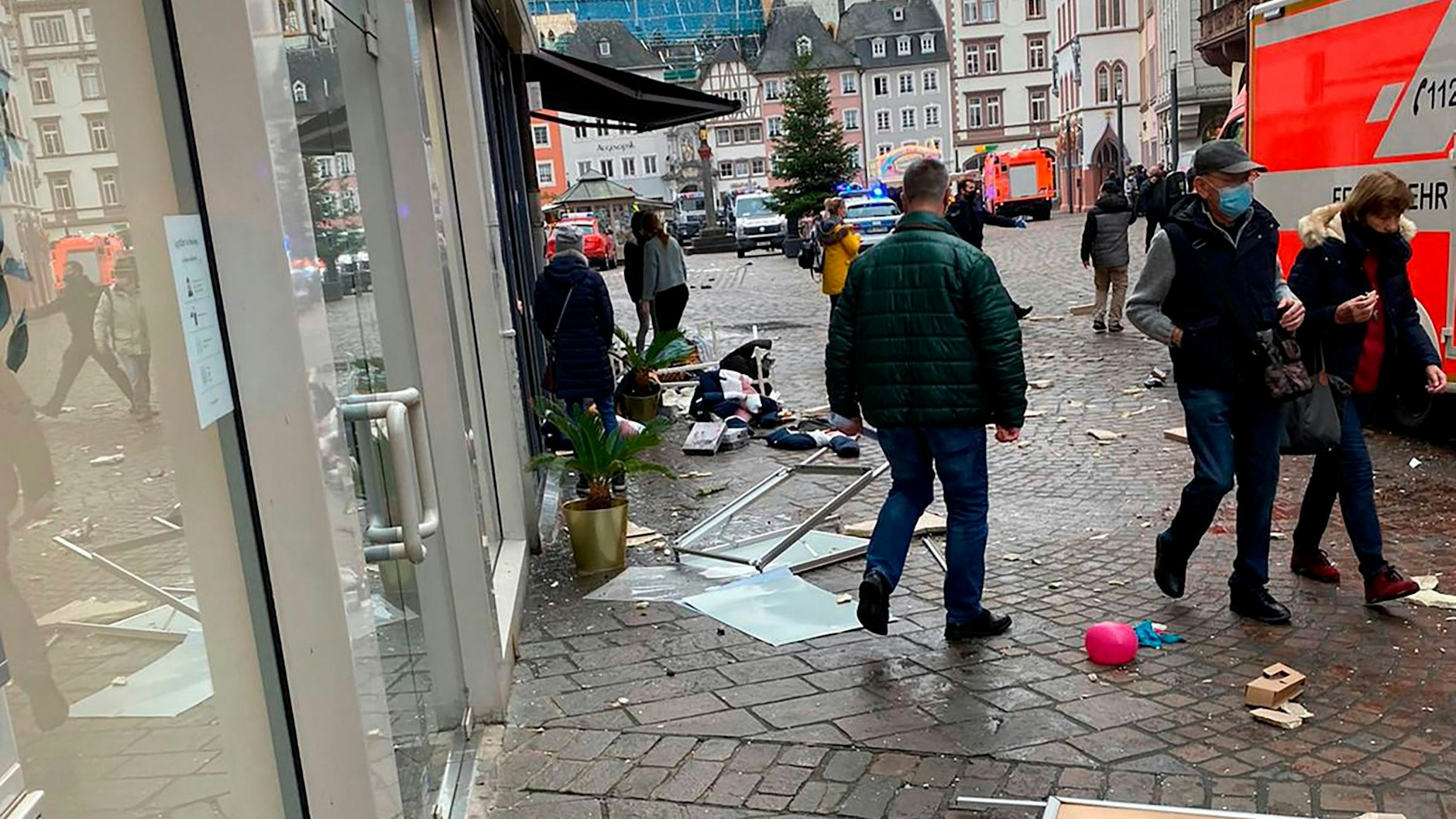 In der Trierer Fußgängerzone sah es nach der Amokfahrt verwüstet aus.&nbsp;