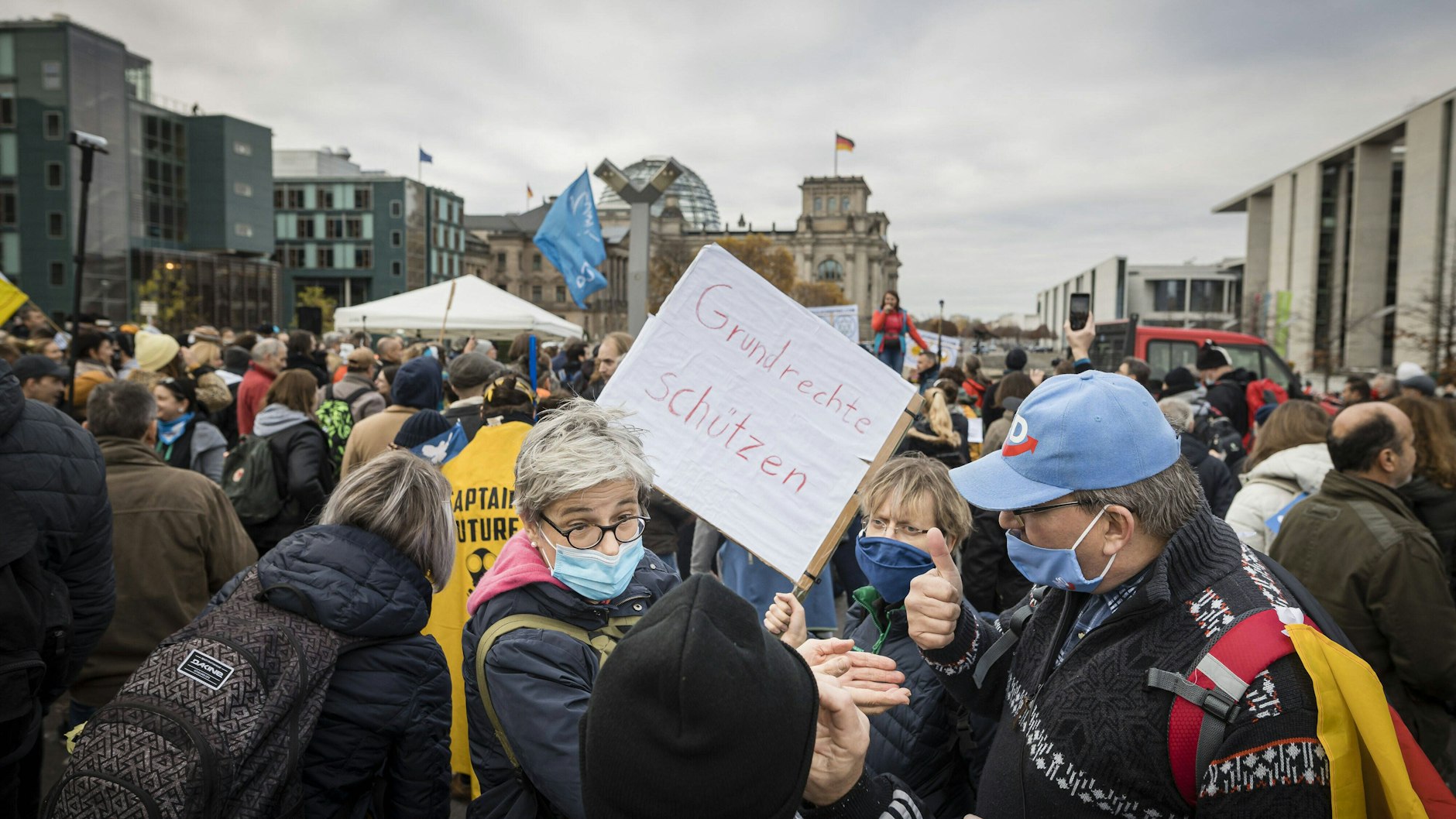 Demonstration gegen Corona-Schutzmaßnahmen am Bundestag.