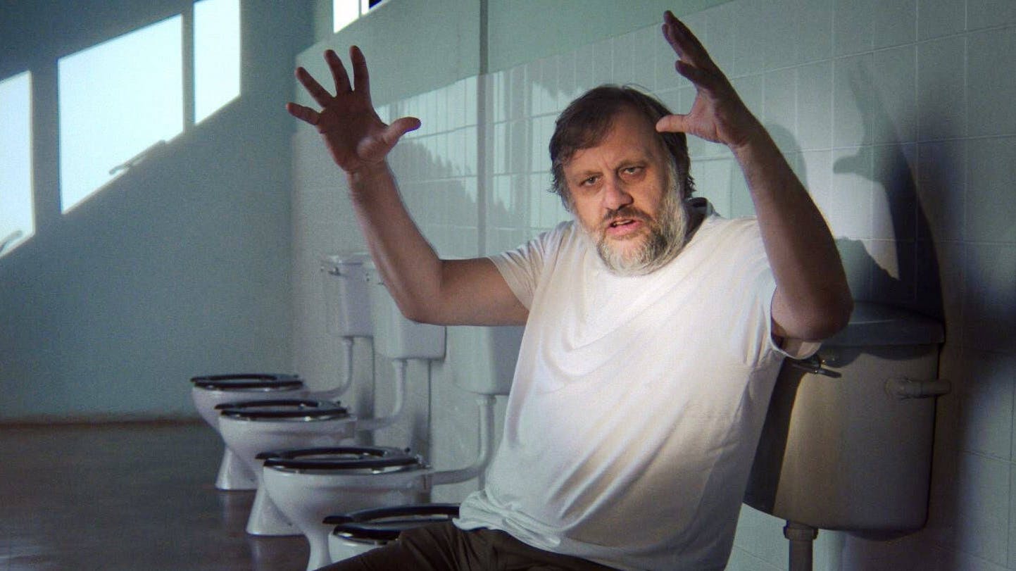Eine Szene aus dem Dokumentarfilm „The Pervert's Guide To Ideology“ von 2012. Der slowenische Philosoph Slavoj Zizek bespricht, auf einer Toilette sitzend, Stanley Kubricks Film „Full Metal Jacket“.