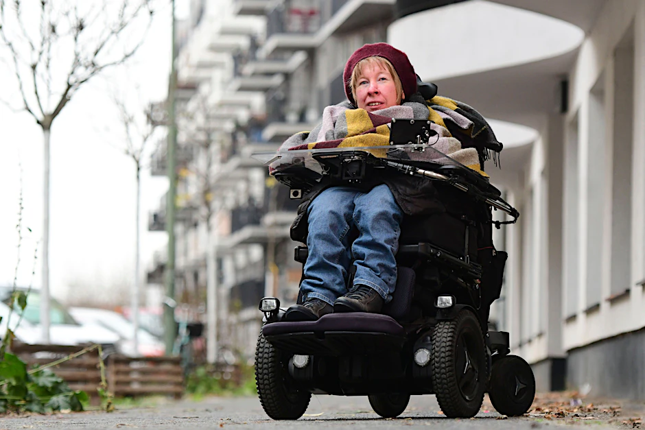 Anne Gersdorff arbeitet im Verein Sozialhelden in Berlin. Für sie und viele weitere Menschen mit Behinderung ist das Coronavirus eine große Gefahr.
