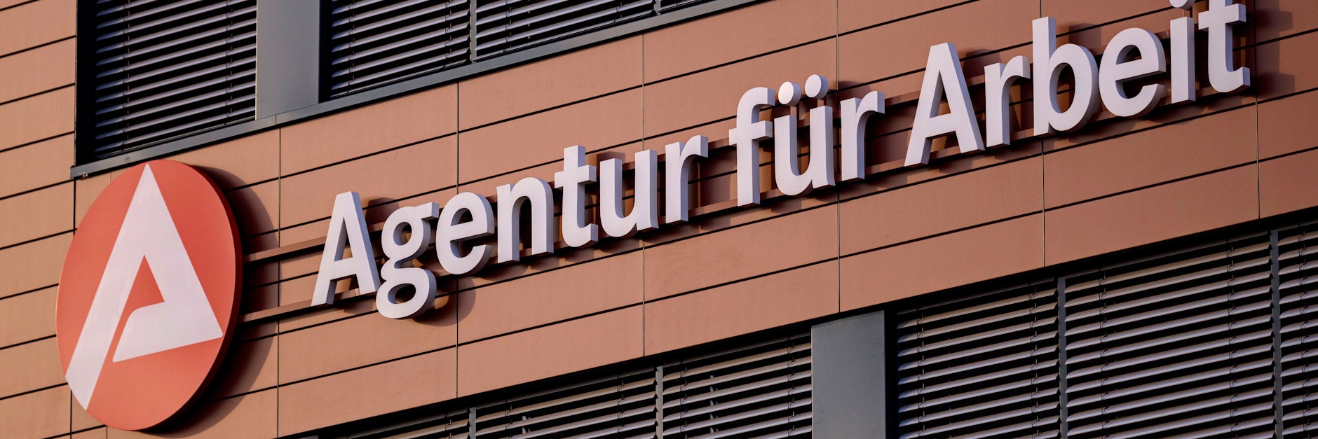 Trotz des Teil-Shutdowns im November ist die Arbeitslosenzahl zurückgegangen.