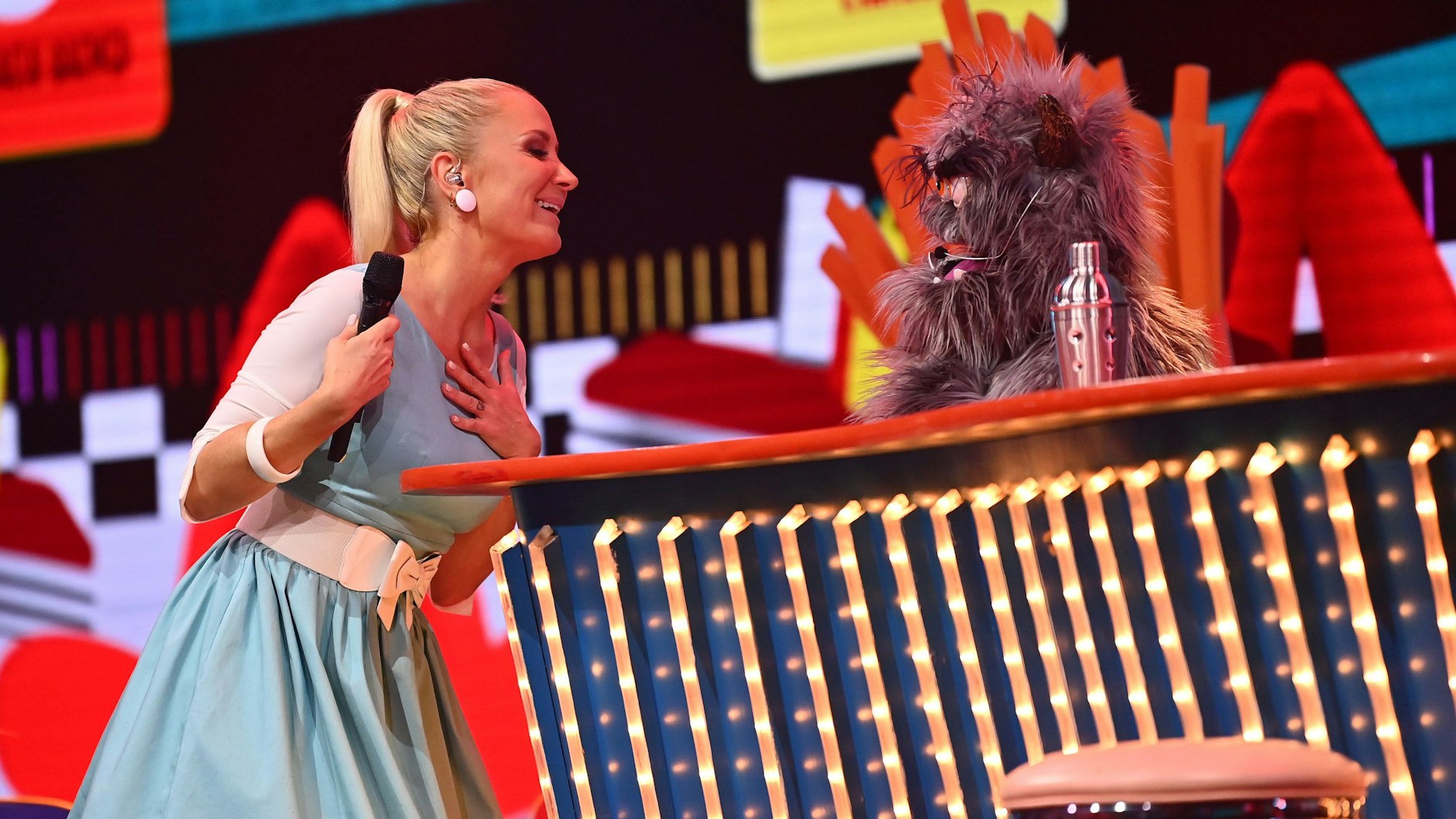 Janine Kunze mit dem zotteligen Griesgram Werner Edel.