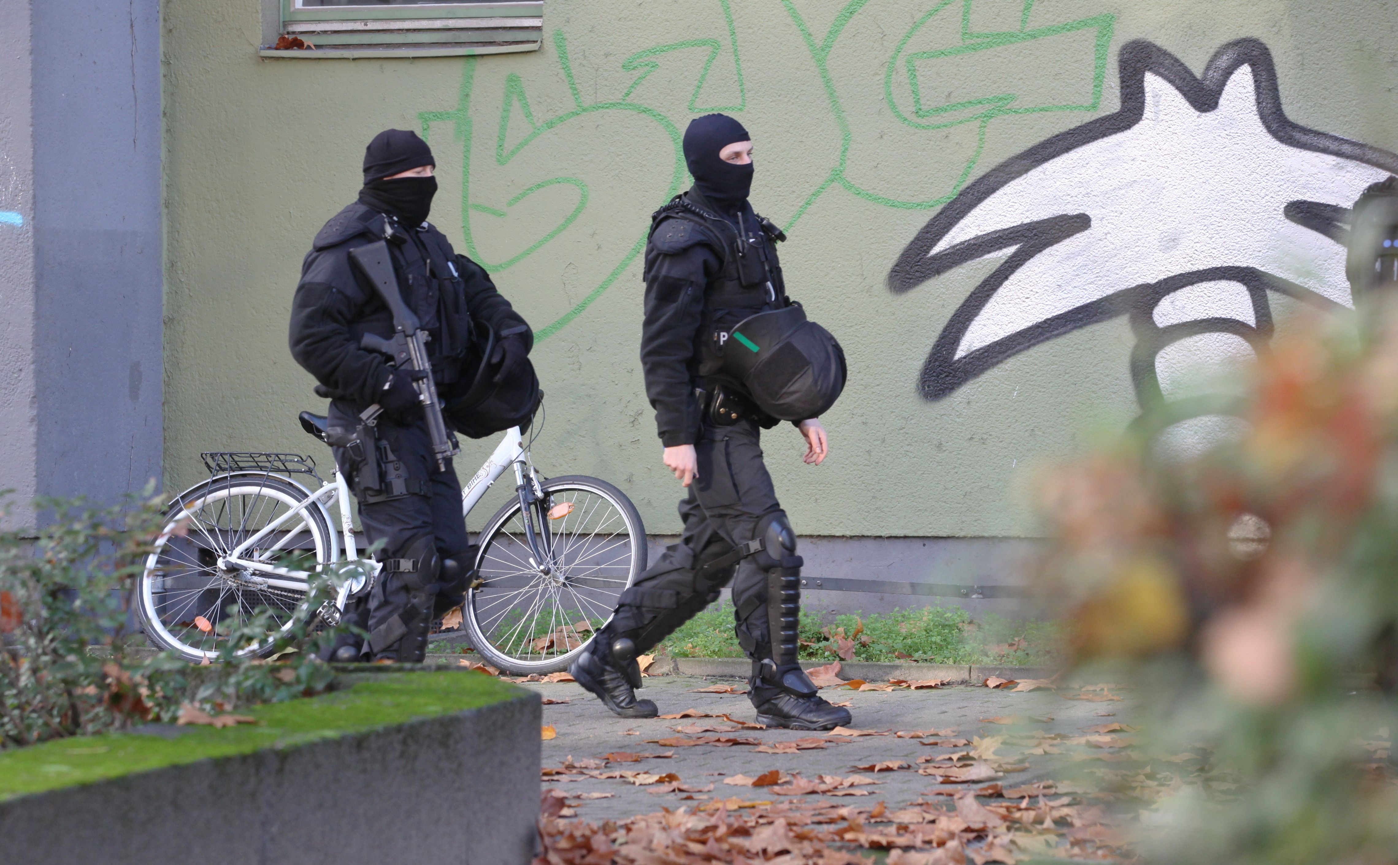 Razzia Gegen Berliner Clan Und Hells Angels - Millionen-Abzocke Und ...