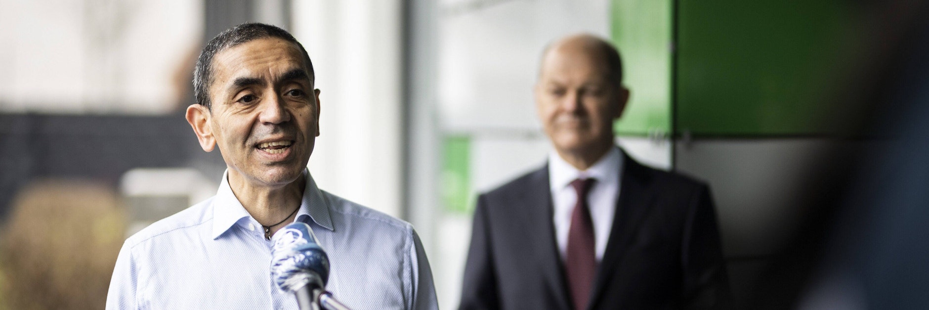 Biontech-Chef Ugur Sahin bei einem TV-Interview.