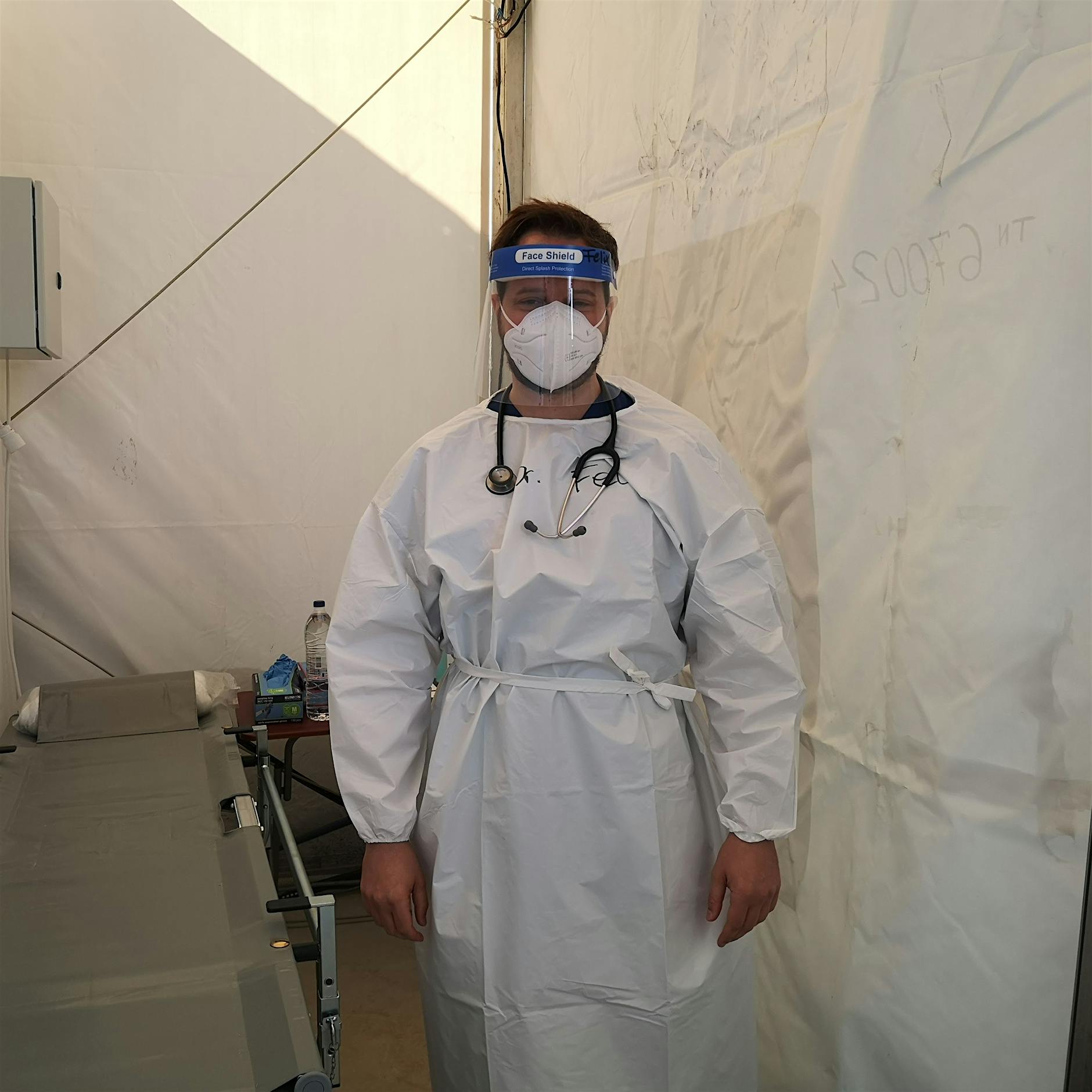 Berliner Arzt hilft auf Lesbos Flüchtlingen und bringt Babys auf die Welt