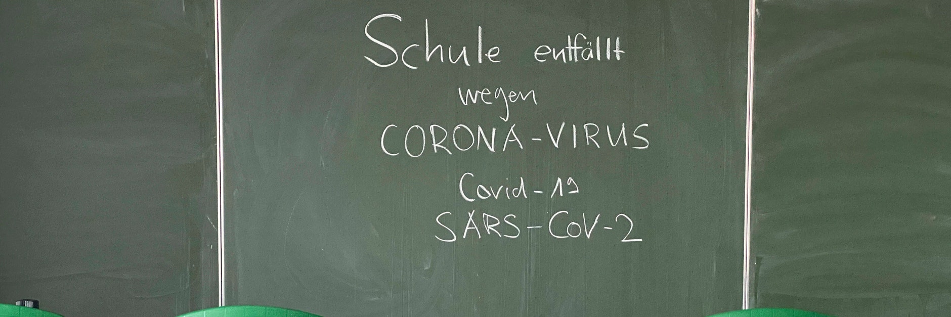 Karlsruher Forscher halten Schulschließungen nach einer Studie für ein sehr effektives Mittel der Eindämmung des Infektionsgeschehens.